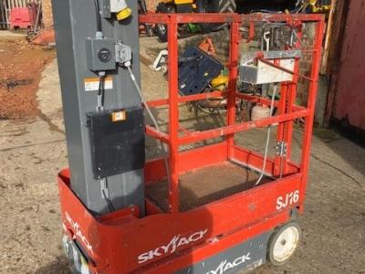 Skyjack SJ16 Self Propelled Vertical Mast Lift