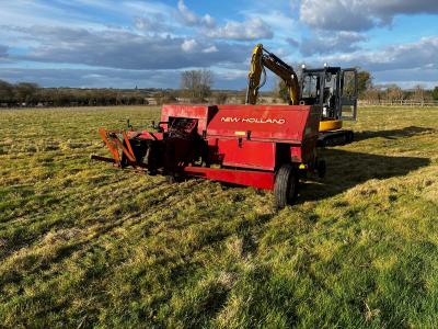 New Holland 376 Bailer