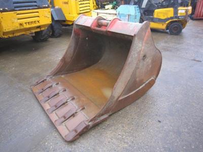 5 Foot Digging Bucket to fit JCB: JS240 JS260 JS320 JS330