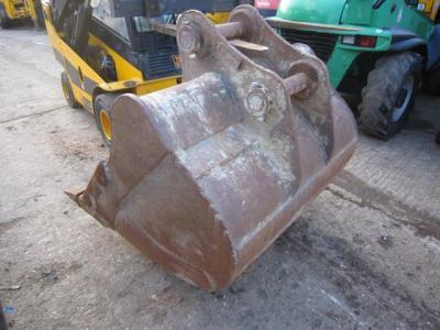4ft 6 digging bucket to suit JS220
