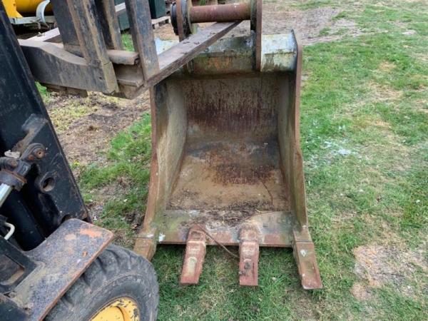JCB JS220